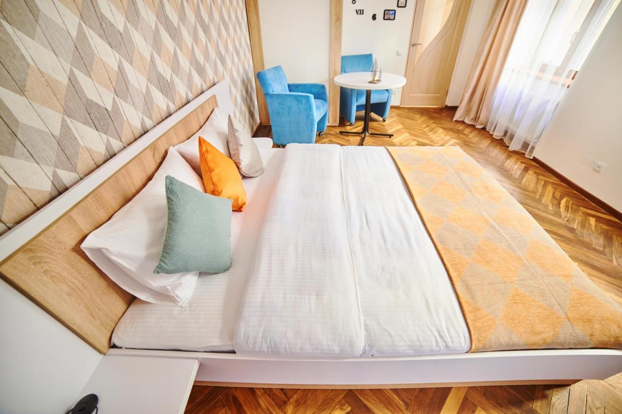 Comfort Apartments In Center Львов Экстерьер фото